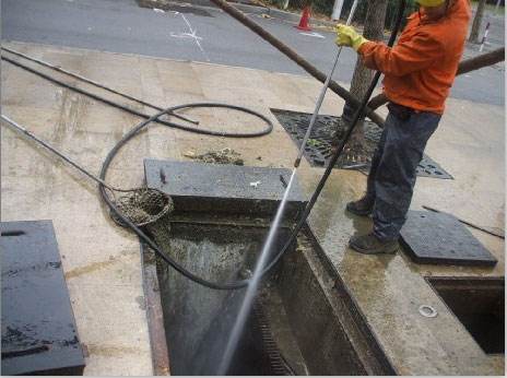 甘洛池底污泥如何清理